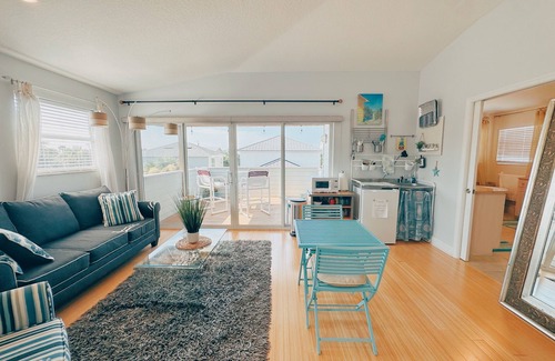 Horton Shores Wohnung | LaLa`s Beach House - Walking Distance to the Beach and Shopping