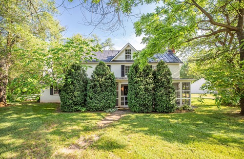 Bluemont Haus | Lamontagne Farmhouse a Rural Pristine Setting