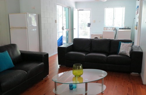 Arcadia Hütte | Lana's Cottage - Delightful, centrally located and spacious island cottage in tropical surrounds