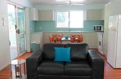 Arcadia Hütte | Lana's Cottage - Delightful, centrally located and spacious island cottage in tropical surrounds