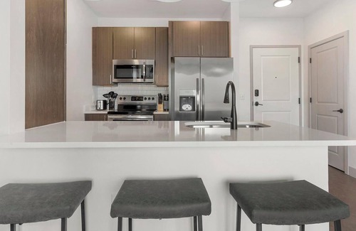 Richmond Wohnung | Landing | Amazing 2BD, Pool, Clubhouse