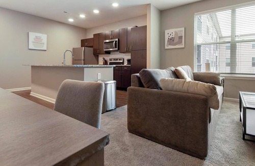 Chesterfield Wohnung | Landing at The Parq at Chesterfield - 2 Bedroom.