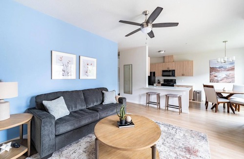 Molalla Wohnung | Landing | Beautiful 2BD, Pool, Gym
