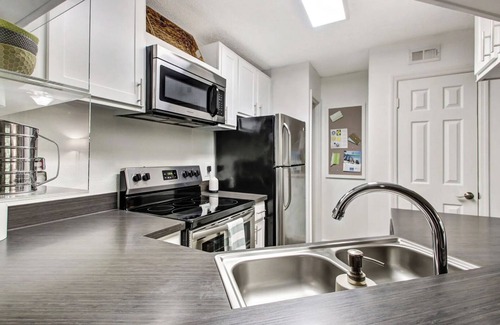 Sunbeam Wohnung | Landing | Chic 1BD, Gym, Courtyard