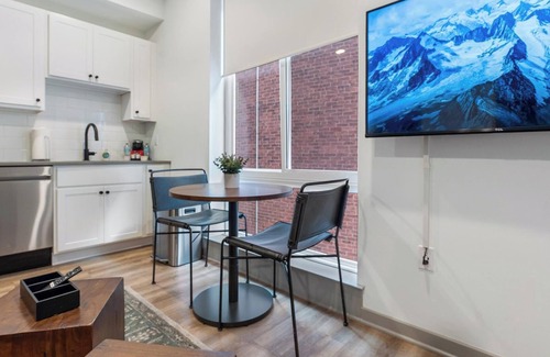 University City Wohnung | Landing | Chic 1BD, Gym