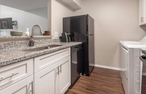 Cordova Wohnung | Landing | Chic 2BD, Game Room, Pool