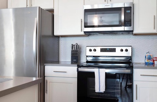 Florida Central Atlantic Coast Wohnung | Landing | Modern 2BD, Gym, Pool