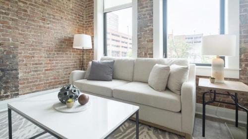 Five Points South Wohnung | Landing Modern Apartment with Amazing Amenities (ID5790X36)