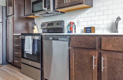 McCordsville Wohnung | Landing | Spectacular 1BD, Pool, Rooftop Lounge