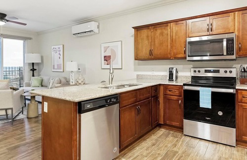 Overland Park Wohnung | Landing | Stylish 3BD, Pool, Gym