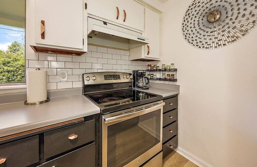 Phoenix Haus | Lanka Rose House by WanderLodges | Pet friendly!