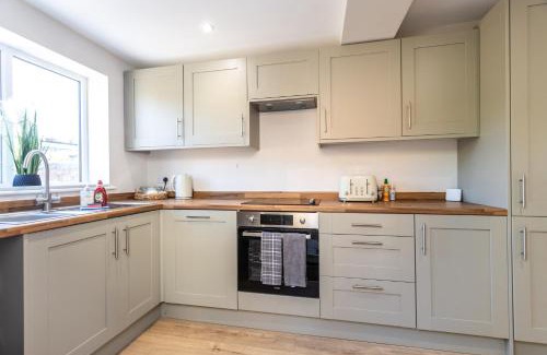 Swindon Haus | Lansdown House Long Stays Free parking and Wi-Fi