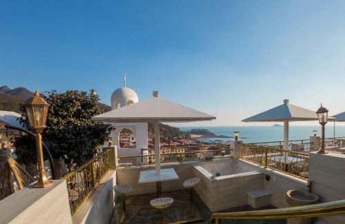 Laoshan Hotel | Laoshan Swan Castle Immortal Residence bathing pool Health Garden B&B