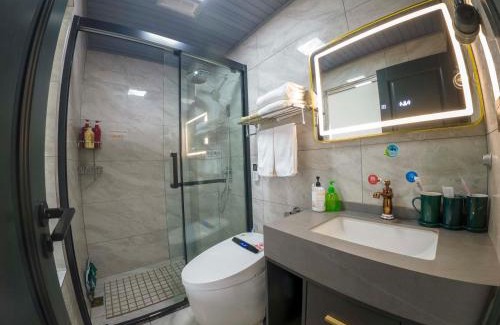 Laoshan Hotel | Laoshan Swan Castle Immortal Residence bathing pool Health Garden B&B