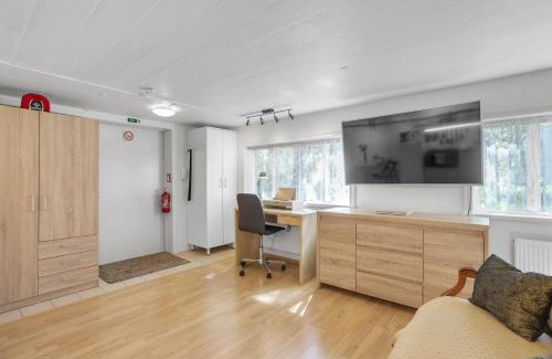 Laugardalur Wohnung | Lara Studio in Laugardalur valley, Reykjavík Central Park and Botanical Garden, Private entrance, FREE Private Parking on side