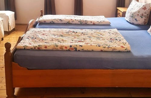 Gimmeldingen Eigentumswohnung | Large holiday apartment with terrace in the romantic sandstone guest house