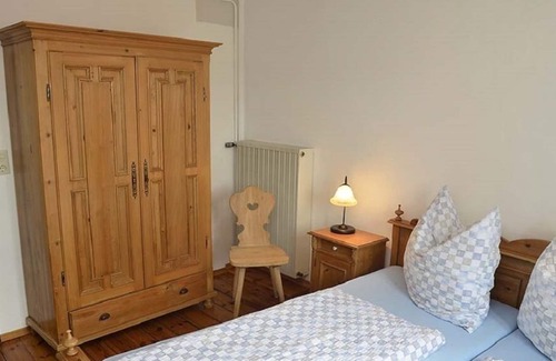 Gimmeldingen Eigentumswohnung | Large holiday apartment with terrace in the romantic sandstone guest house