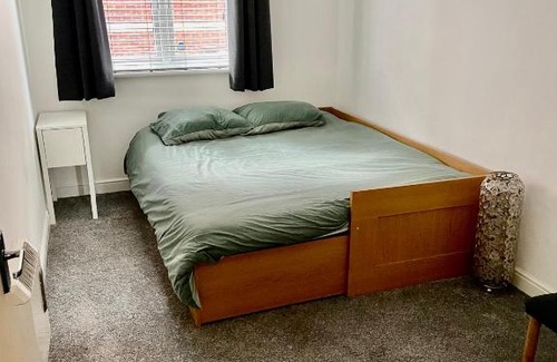 Quedgeley Wohnung | Large 2 bedroom apartment, 4 beds one 1 en-suite, Free parking Nr Chelt Elmore and Quays