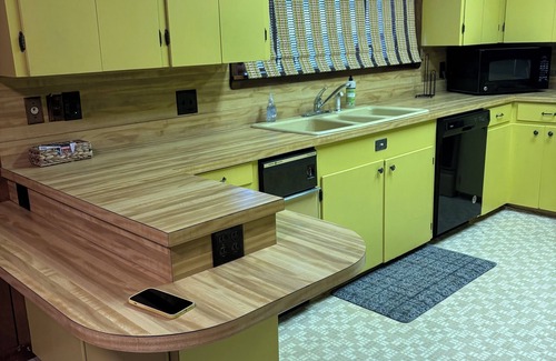 Benton Haus | Large 3 bedroom / 4 Beds / 2 Bath home very clean and spacious