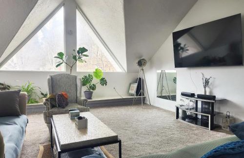 Sandy Haus | Large 3200sf A-Frame House close to Snowbird Alta Ski &Stunning Mountain View!