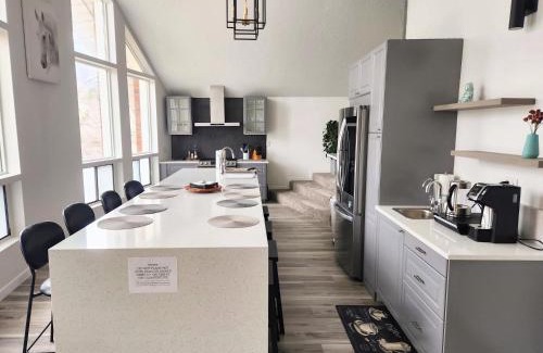 Sandy Haus | Large 3200sf A-Frame House close to Snowbird Alta Ski &Stunning Mountain View!