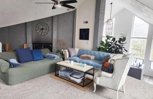 Sandy Haus | Large 3200sf A-Frame House close to Snowbird Alta Ski &Stunning Mountain View!