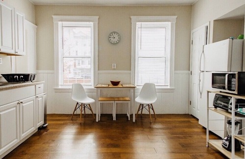 Union HIll Wohnung | Large 3BR APT w/ enclosed front porch Close to Polar Park, palladium, WPI, DCU