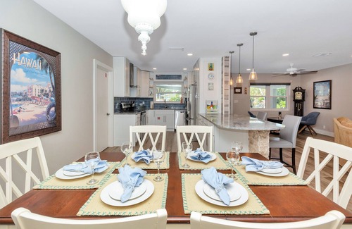 Santa Barbara Estates Haus | Großes 4/3 Haus - 7MIN WALK 2 BEACH! - LRG beheizter Privatpool, Tiki, Schlafmöglichkeiten für 10+