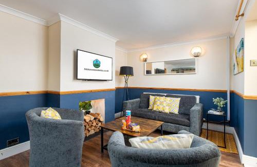 Filton Haus | Large 4Bedroom House-Parking -By FabAccommodation