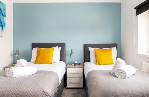 Filton Haus | Large 4Bedroom House-Parking -By FabAccommodation