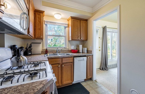 Dicken Haus | Large 4BR Stadium Getaway, Walk to the Big House!