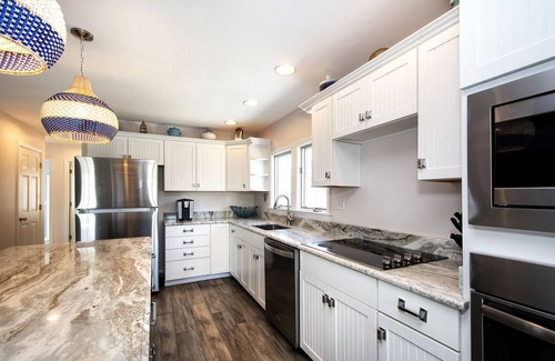 Ocean Bluff-Brant Rock Haus | Large 5 bdrm Home Near Rexhame Beach!