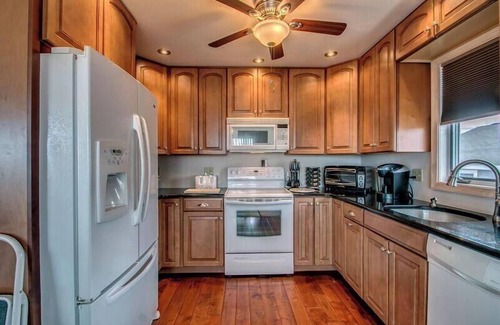 Cape May Court House Haus | Large 5 bedroom Bayfront home with 180 degree unobscured views of the back bay