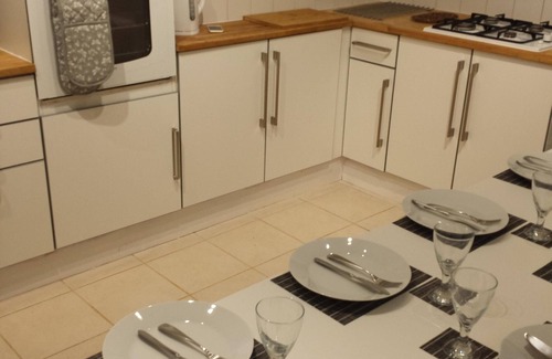 Grangetown Haus | Großes 6 Doppelzimmer, Stadtzentrum, Edwardian Townhouse.