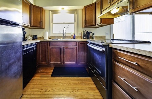 Dicken Haus | Large 6BR Stadium Getaway, Walk to the Big House!