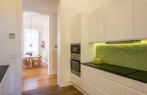 Misericordia Wohnung | GROßE, HELLE WOHNUNG, Klimaanlage, in der Nähe von BARRIO ALTO, STADTZENTRUM