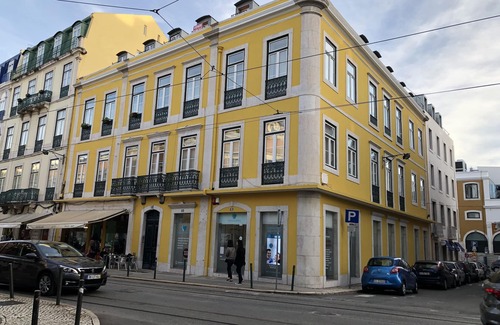 Misericordia Wohnung | GROßE, HELLE WOHNUNG, Klimaanlage, in der Nähe von BARRIO ALTO, STADTZENTRUM