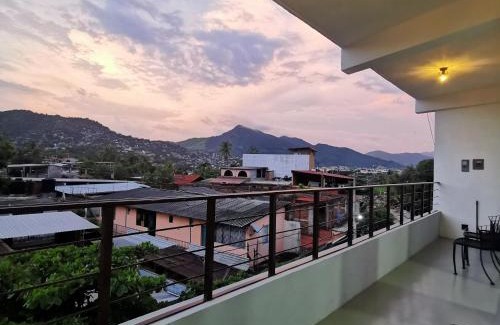 Lazaro Cardenas Wohnung | Large and comfy apartment, near DT and Principal Beach!