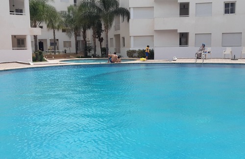 Bouznika Wohnung | Large apartment in private residence with swimming pools