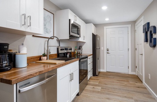 Traverse City Wohnung | Large Apt | Downtown | AC | Beach | Shops | Walk |