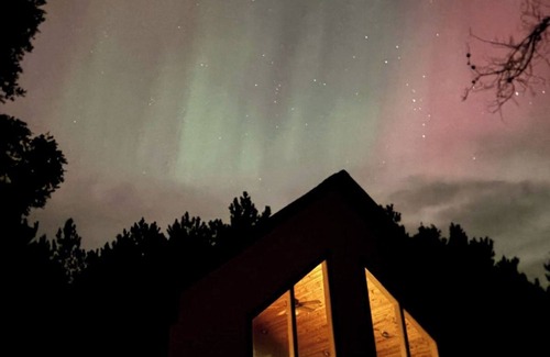 Friendship Haus | Large Cabin with WiFi - Sleeps 15. Great Location: near Castle Rock + WI Dells