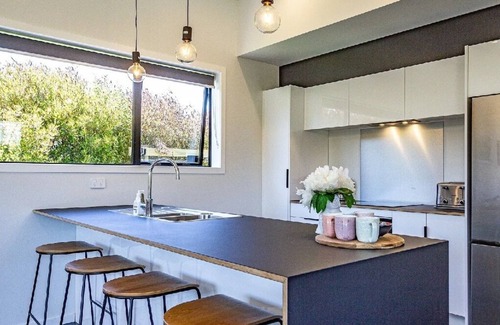 Ohakune Haus | Large & cosy mid century modern Mountain luxury