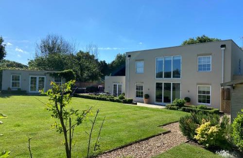 Horton Haus | Large Country House - Hot Tub - Pool Table - BBQ - 5 Bedrooms - Log Burner