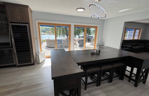 Rockford Haus | Large Custom Home with firetable, river access, Smart TV's, yard games and more