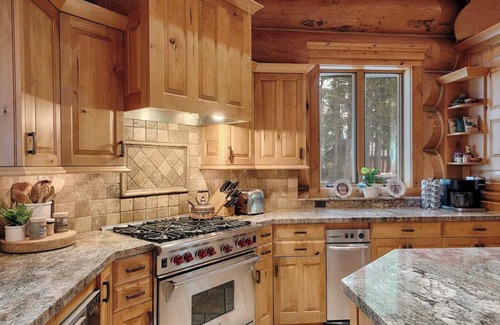 Marion Haus | Large Custom Log Estate Sleeping 14 on 50 Acres