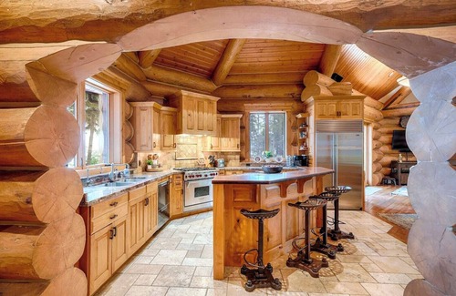Marion Haus | Large Custom Log Estate Sleeping 14 on 50 Acres