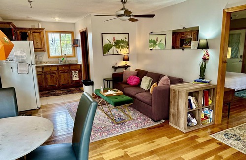 Eureka Springs Hütte | Large deck, BBQ grill, fire pit & Arkansas Sunsets- the perfect spring evening!