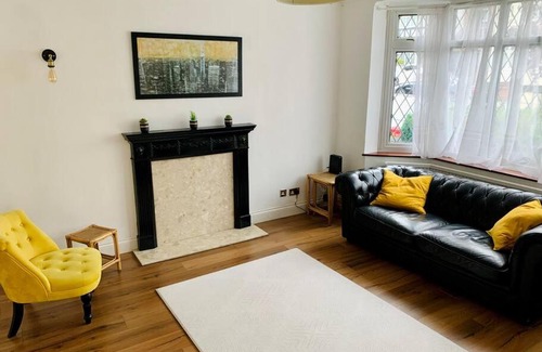 St. Andrew's Wohnung | Large family home with easy access to M25 & London