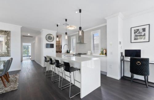 Balmoral Haus | Large Family Home with Pool & Spa