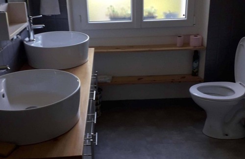 Labruguiere Haus | Großes Einfamilienhaus mit Pool 8 Betten + Babybetten möglich